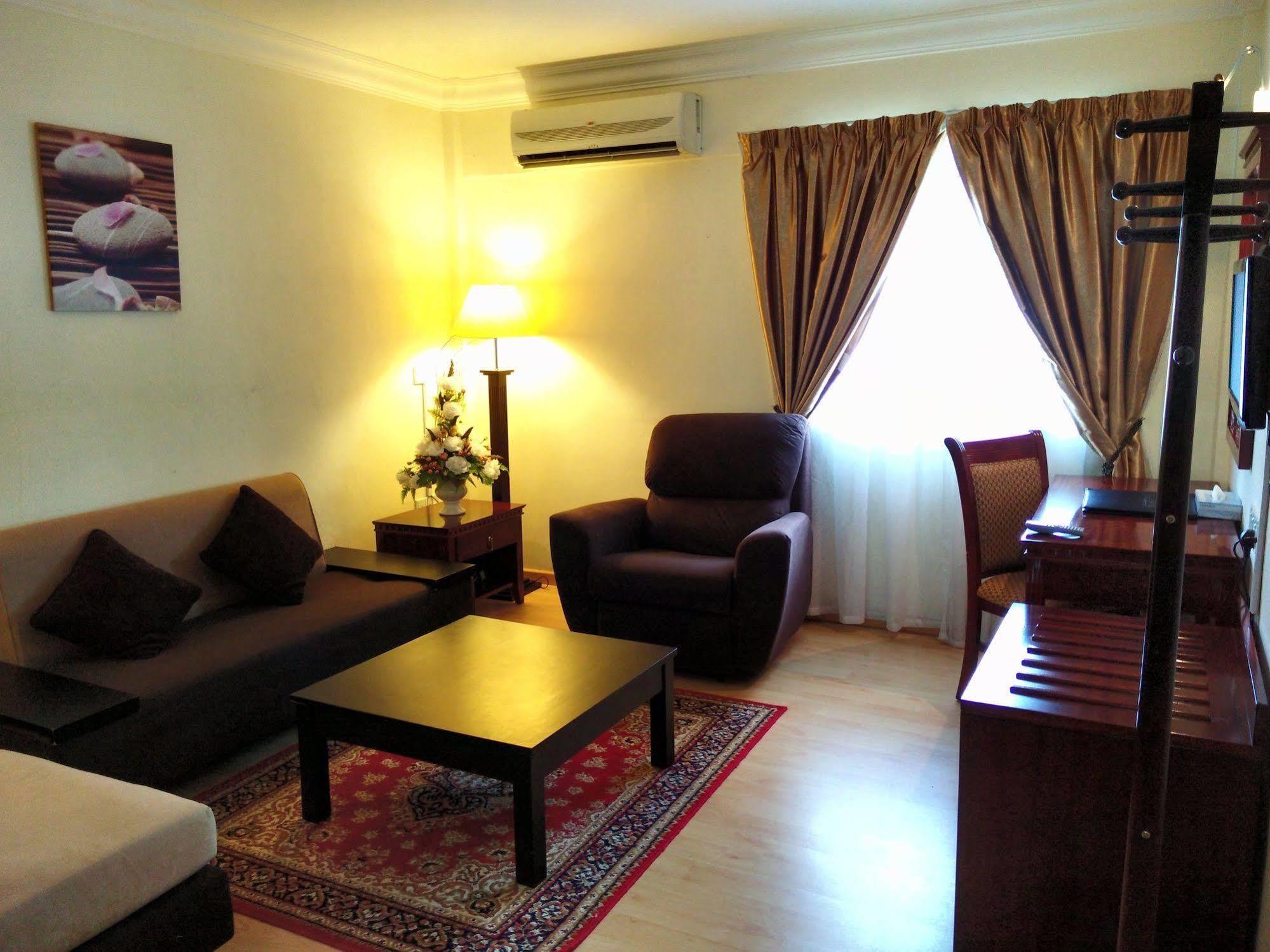 Capital O 89658 Bustani Hotel Jitra Kültér fotó