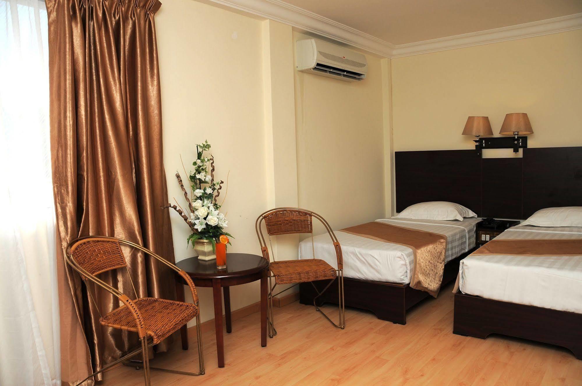 Capital O 89658 Bustani Hotel Jitra Kültér fotó